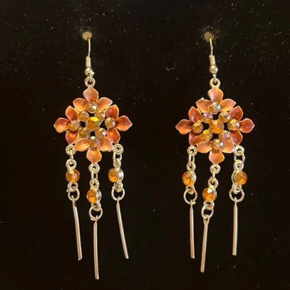 Floral  dangle earrings for pierced ears - Picture 1 of 3